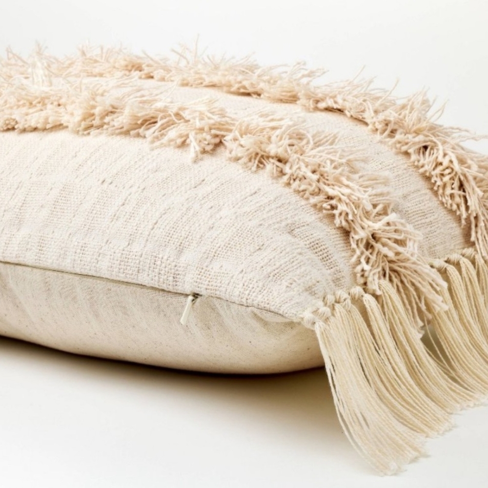 Studio McGee NWT Oversized Woven W/ Frayed  Detail Lumbar Throw Pillow Off-White - Picture 4 of 6